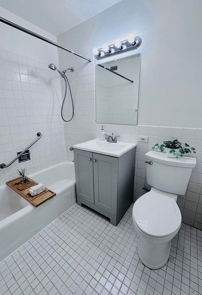 Foto del edificio - 4250 N Marine Dr