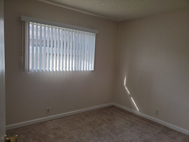 Building Photo - 5570 Mountain View
