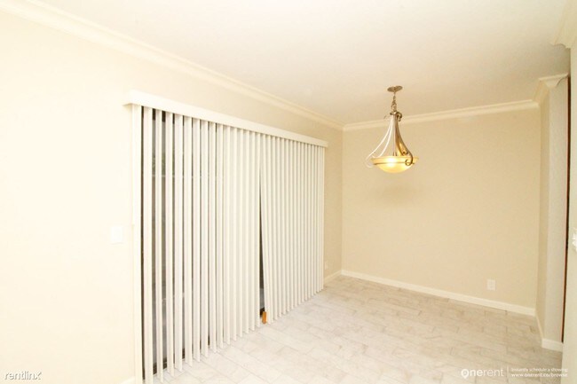 Building Photo - 3013 Kaiser Dr