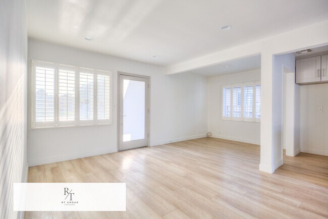 Foto del edificio - FULLY REMODELED – Front House for Rent (Ba...