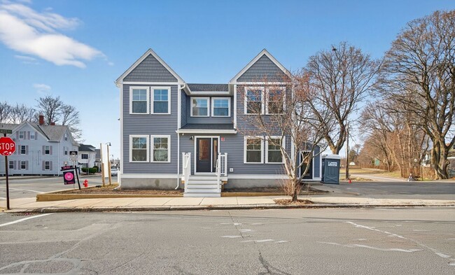 Building Photo - 371 Cabot St