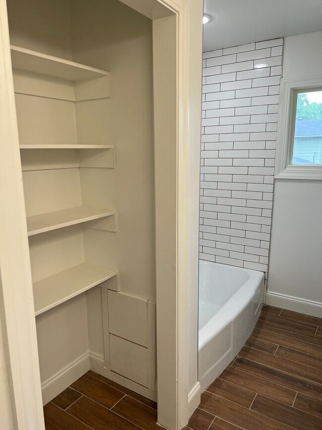 Building Photo - 1805 Starling Dr