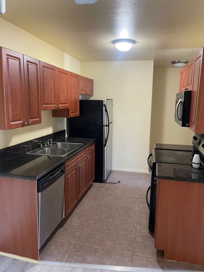 Building Photo - 2930 Alta View Dr