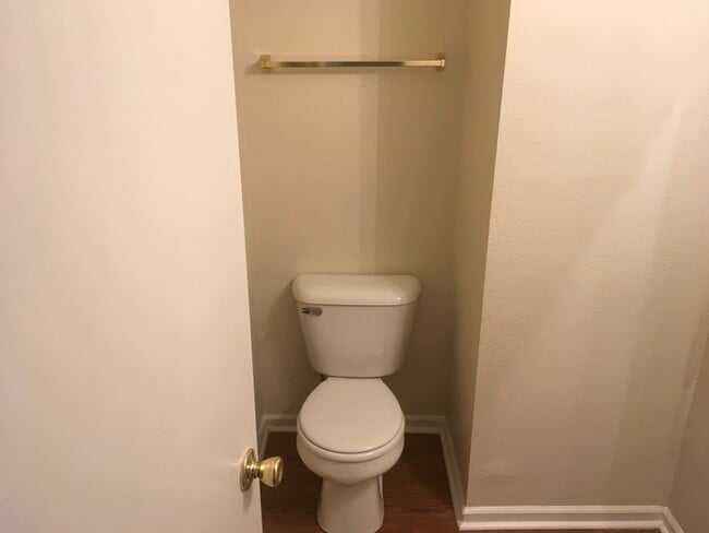 Building Photo - 10879 Walnut Grove Bend