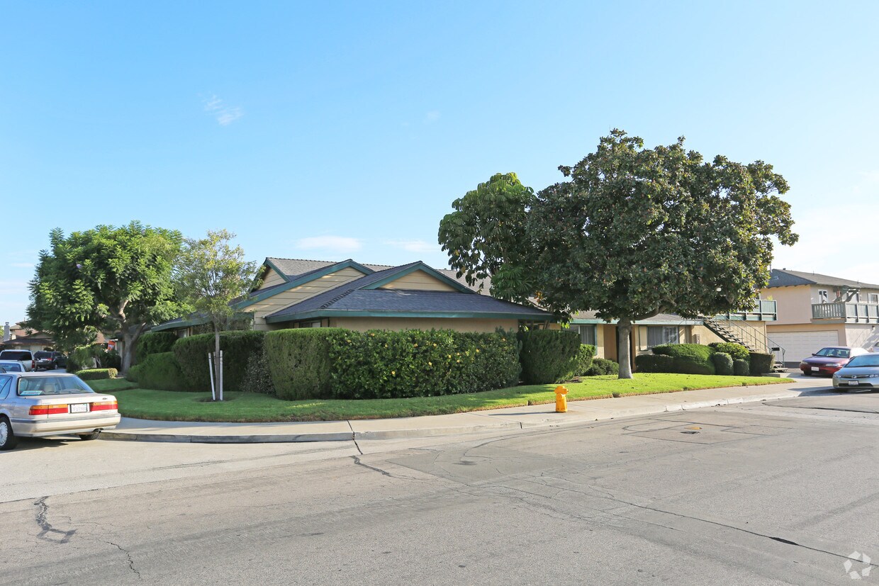 Building Photo - 16582 Kellog Cir