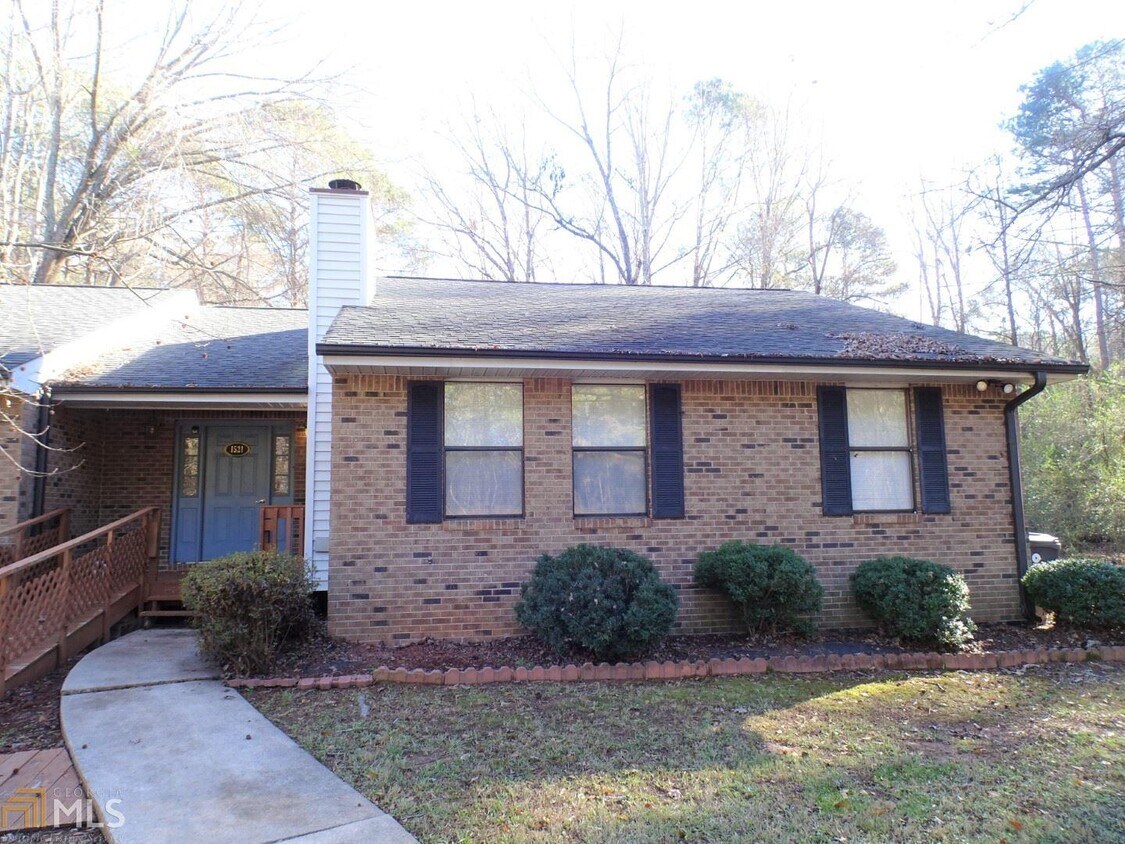 Primary Photo - 1521 Flippen Rd