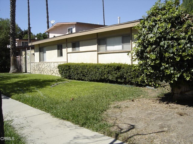 Building Photo - 340 W 19th St