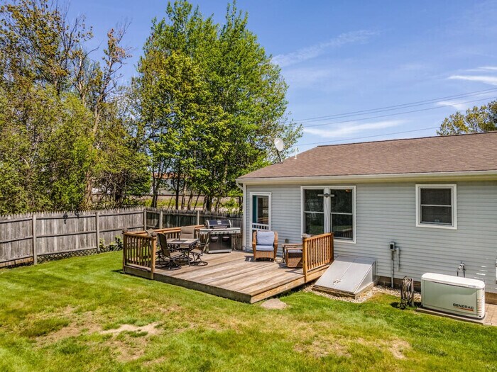 Primary Photo - Orchard Beach Elegance: Spacious Yard & Patio