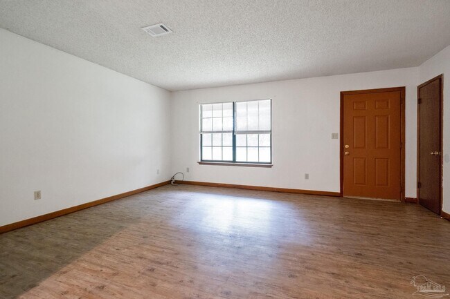 Foto del edificio - 8060 Winodee Rd