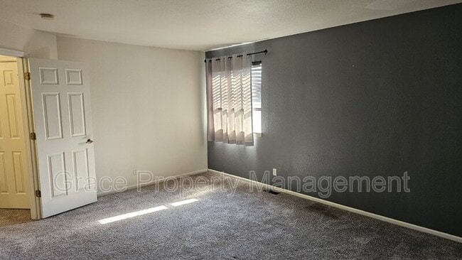 Building Photo - 502 W 91st Dr