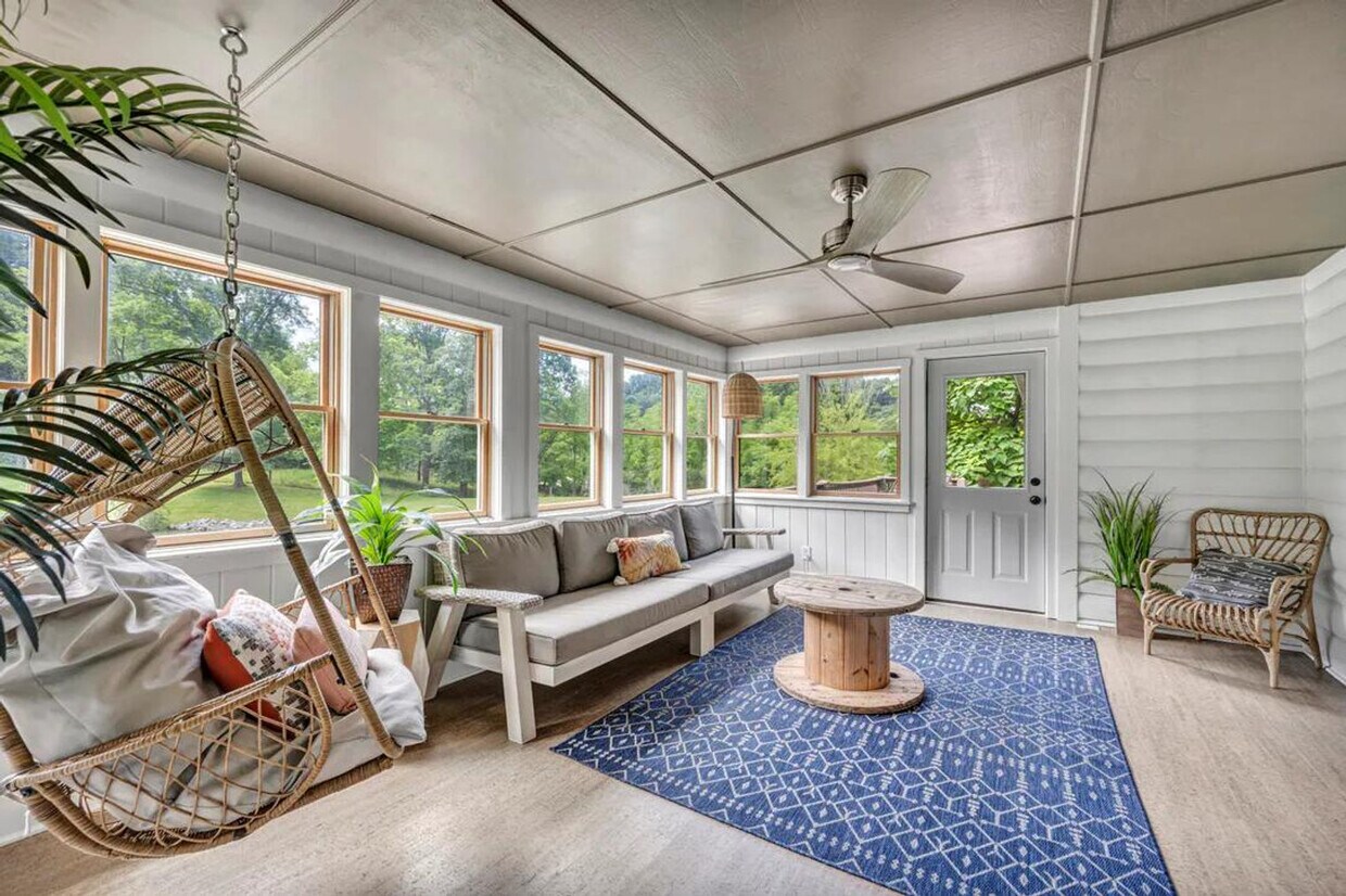 Foto principal - 23120 Bates Rd