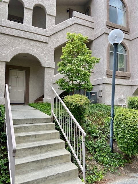 Building Photo - 7130 Woodlake Ave
