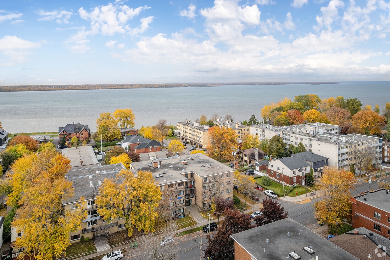 Aerial Photo - 4175 Rue Broadway