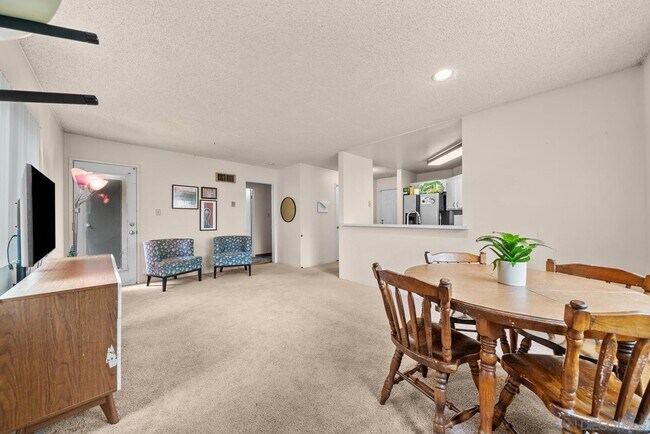 Building Photo - 7565 Charmant Dr