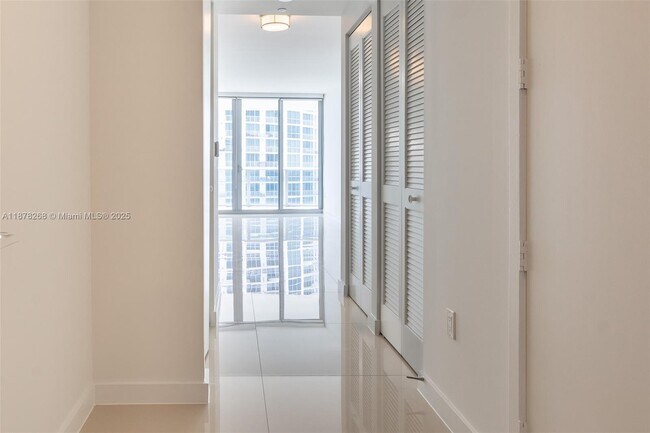 Foto del edificio - 488 NE 18th St