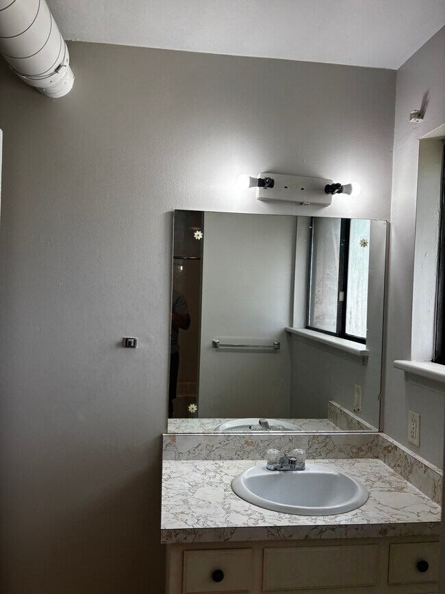 Foto del edificio - 4650 Capital Ave SW
