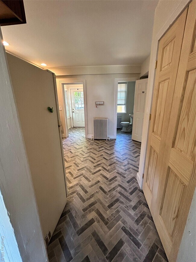 Foto del edificio - 24 Arnold Ave