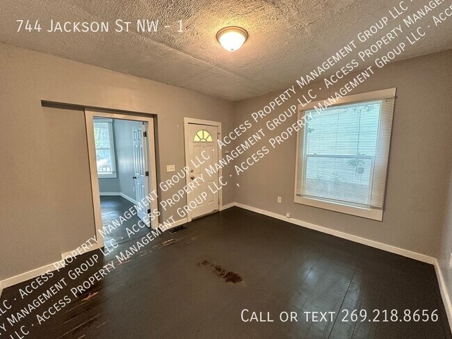 Building Photo - 744 Jackson St NW