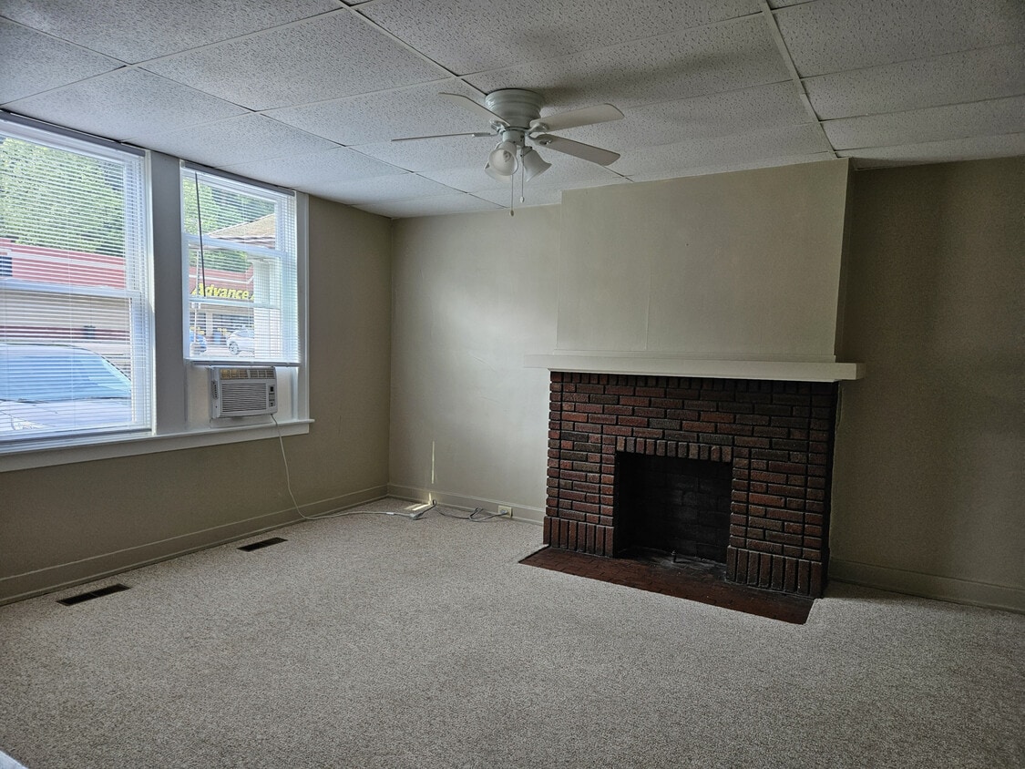 Front Room - 993 National Rd