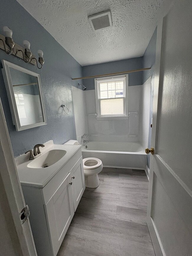 Building Photo - 2 Bedroom Home in Dayton