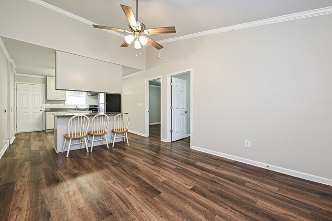 Foto del edificio - 302 E Hudson St