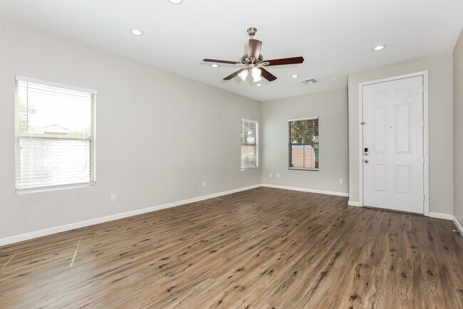 Building Photo - 1352 E Clifton Ave