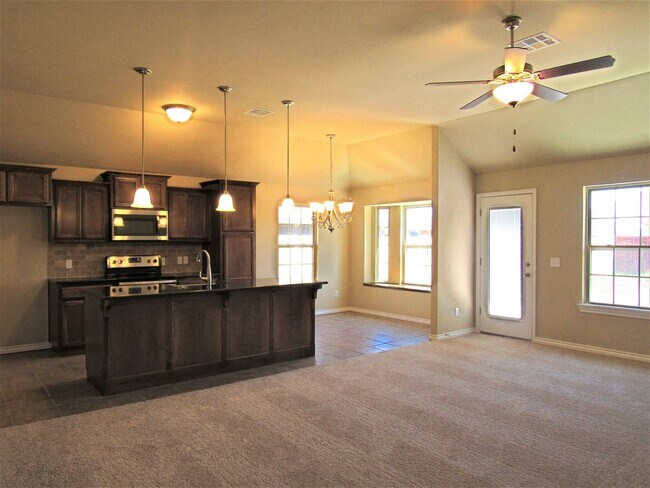 Building Photo - HOME IN THE GROVE, EDMOND! EDMOND PUBLIC O...