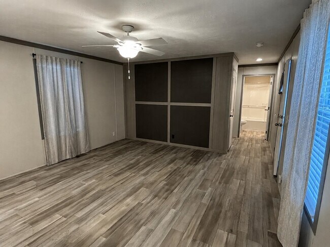 Building Photo - 229 Devonshire Dr