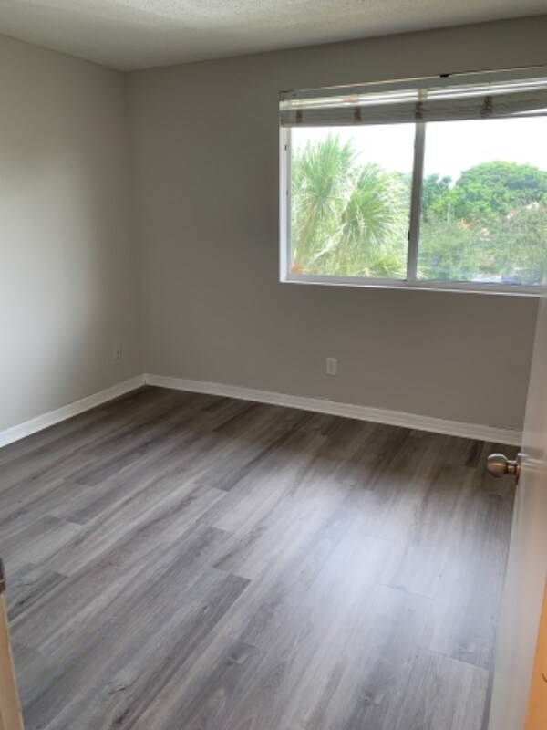 Foto del edificio - 9905 Westwood Dr