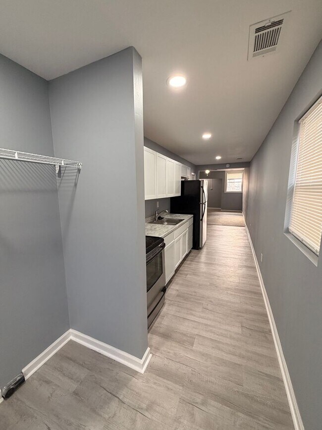 Foto del edificio - Beautiful Fully Renovated 2/1 Duplex!