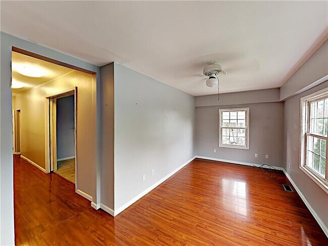Building Photo - 445 Duncan Ave