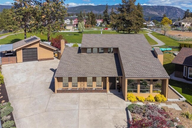 Building Photo - 2579 Pineridge Pl