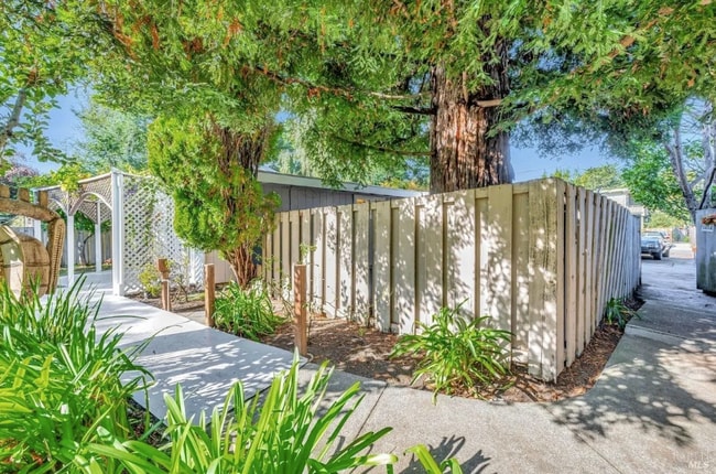 Foto del edificio - 505 Pineo Ave