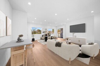 Virtually Staged - 13846 Moorpark St