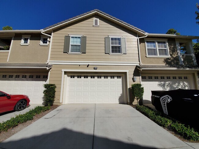 Foto del edificio - Spacious 4 Bedroom 3 Bath Two Story Riverp...