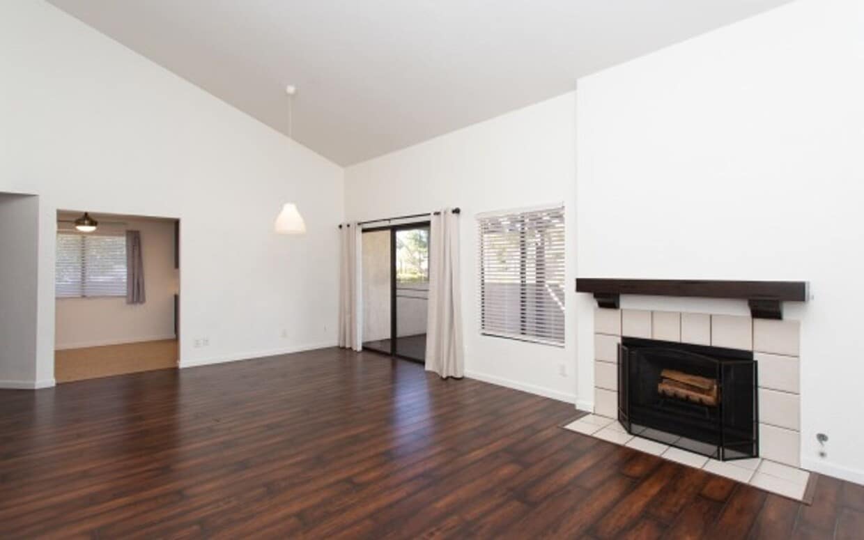 Primary Photo - Renovated 3 bedroom 2 bath condo