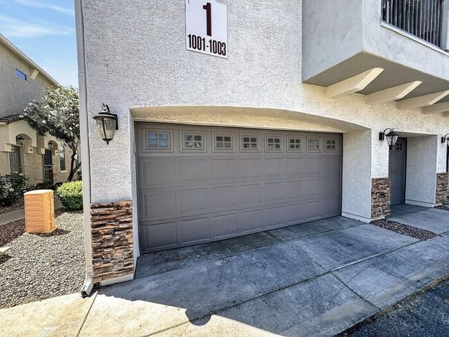 Building Photo - 4Bedroom/2.5Bath Townhome Ready for You!!