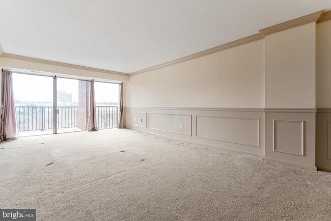 Building Photo - 1300 Army Navy Dr