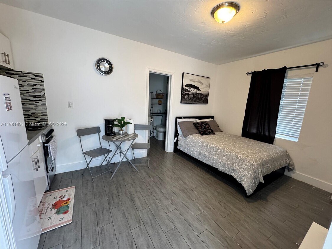 Foto principal - 2305 Monroe St