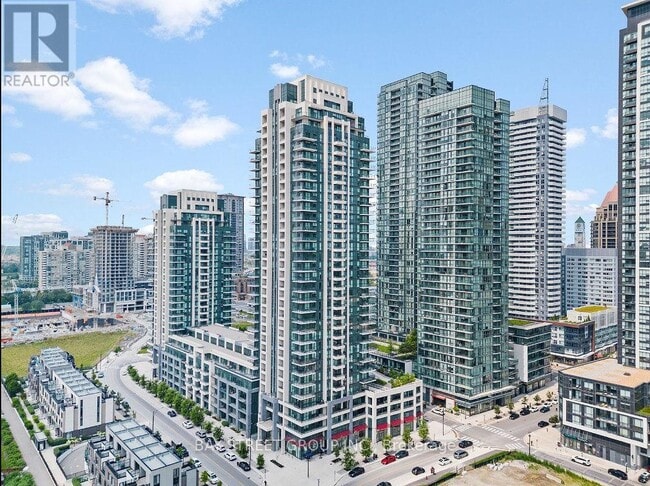 Building Photo - 4055-4055 Parkside Village Dr