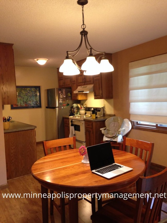 Building Photo - 8839 N Maplebrook Ct