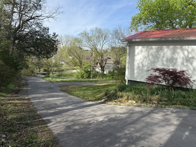 Foto del edificio - 740 Finn Long Rd