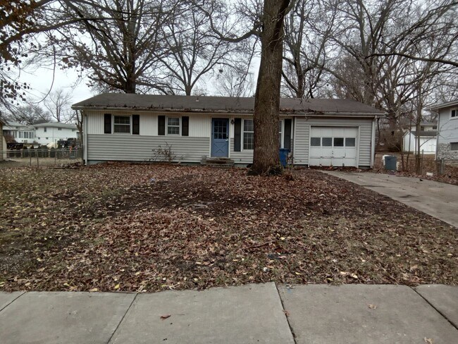 Foto del edificio - AVAILABLE NOW! Beautiful 3 Newly Rehabbed ...
