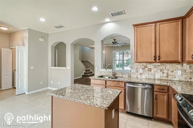 Building Photo - 3 br, 2.5 bath House - 502 Rainbow Springs...