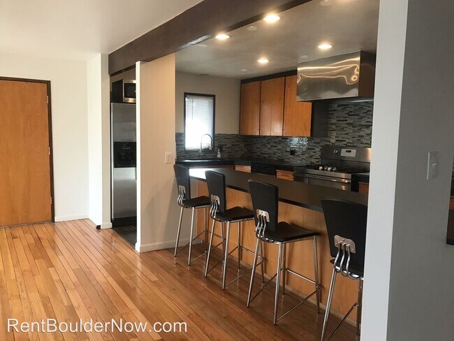 Building Photo - 1320 Bluebell Ave