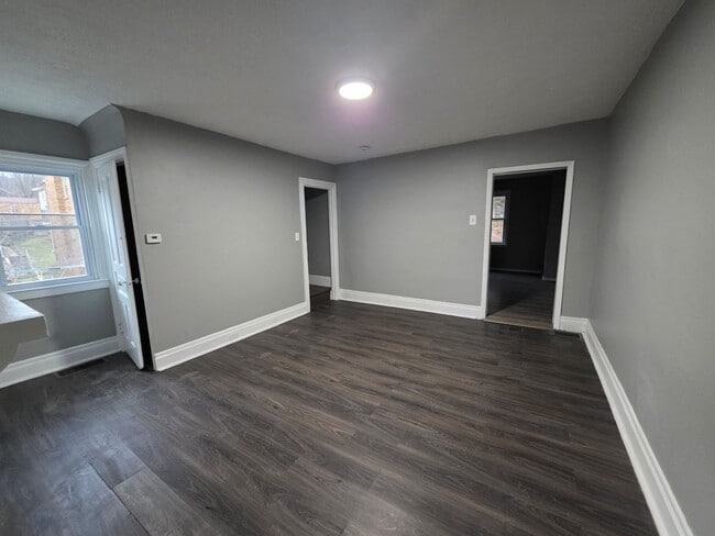 Building Photo - 2 bedroom 1 bath townhouse for rent in the West End