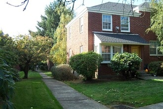 Building Photo - 5630 NE Sandycrest Terrace