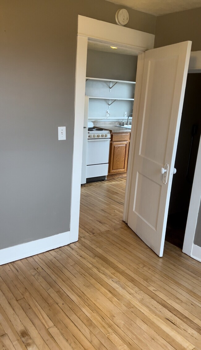 2729 N Martin Luther King Jr Blvd Unit 2nd Floor, Lansing, MI 48906