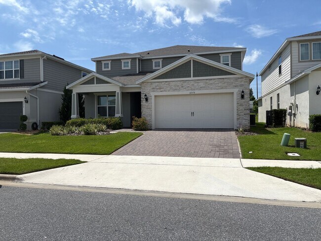 Foto del edificio - Spacious 5-Bedroom Home for Rent in Lake P...