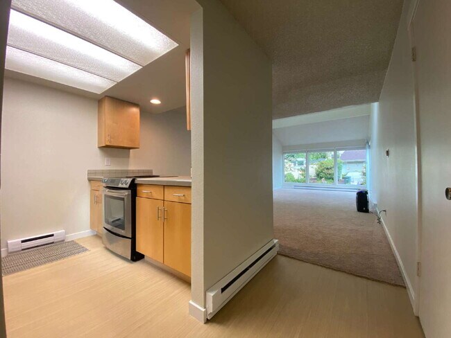 Foto del edificio - Charming 2-Bed, 1-Bath Condo Oasis in Sudd...